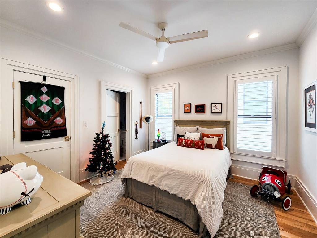 1226 Cortlandt Street