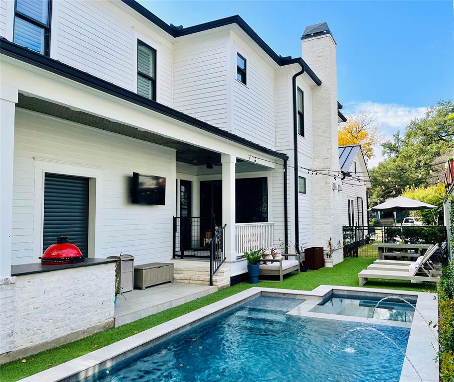 1226 Cortlandt Street