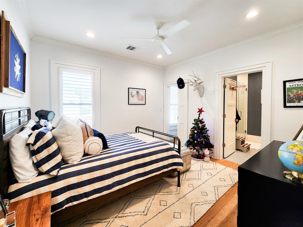 1226 Cortlandt Street