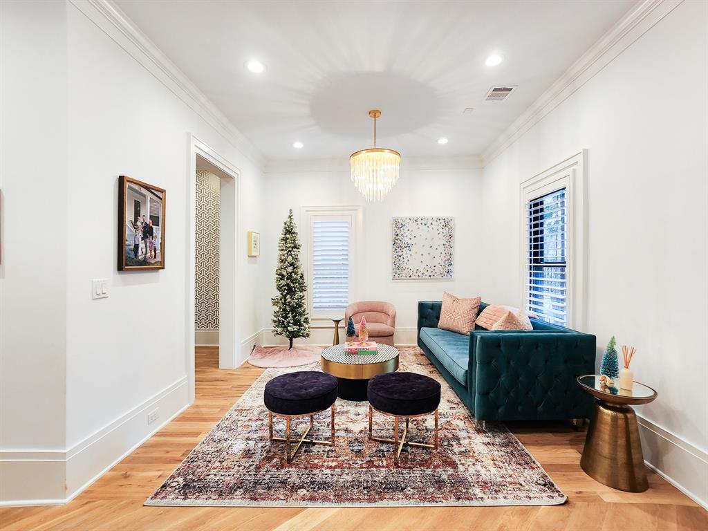 1226 Cortlandt Street