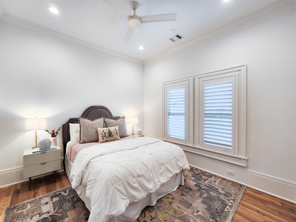 1226 Cortlandt Street