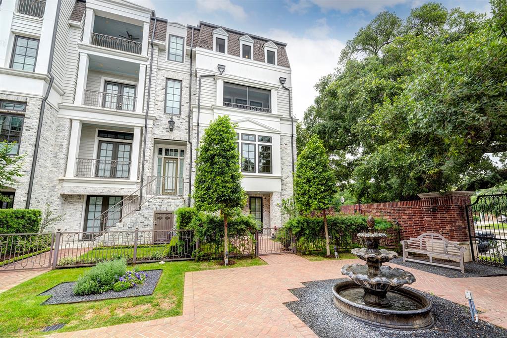 29 Crain Square Boulevard