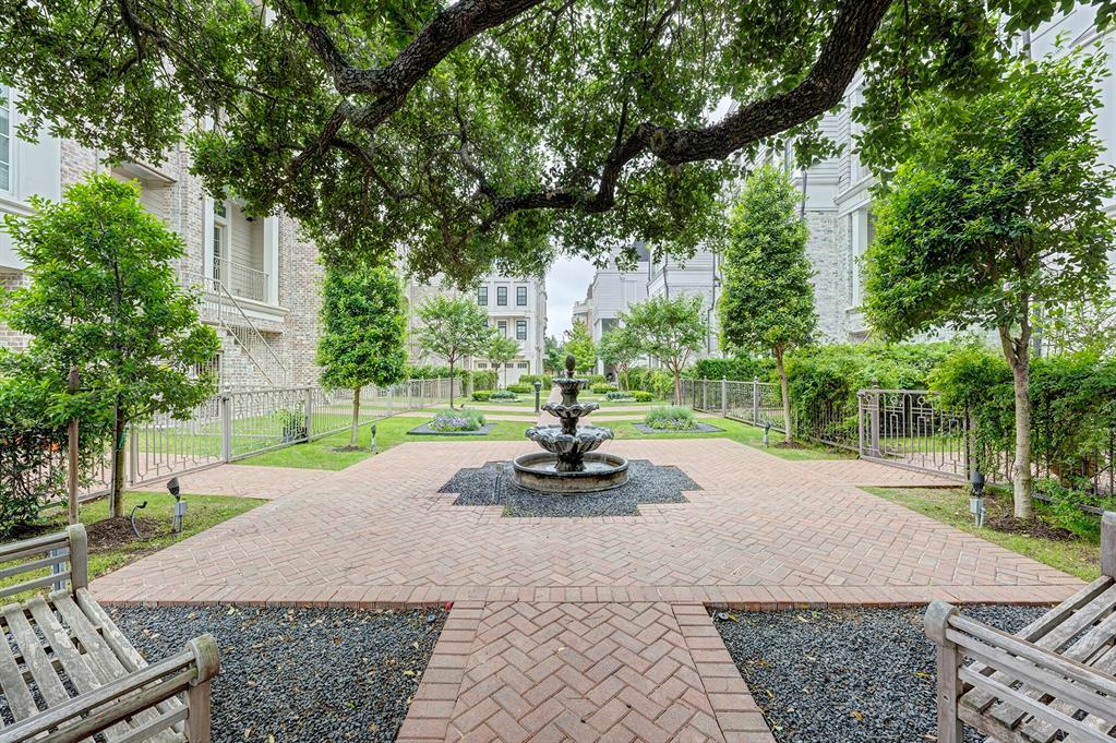 29 Crain Square Boulevard