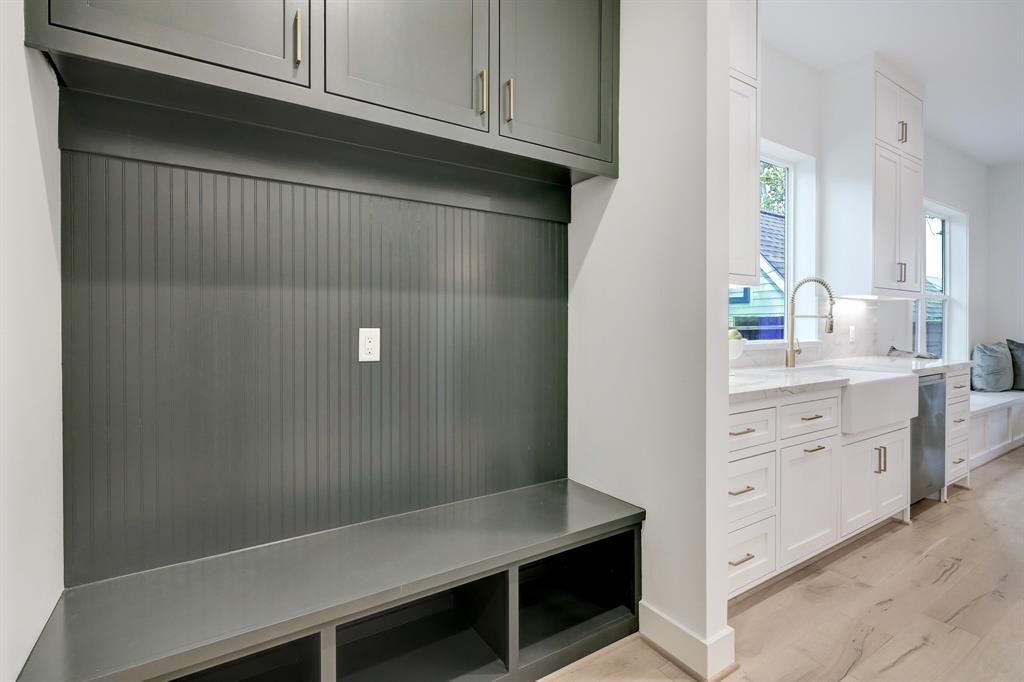 845 E 23rd