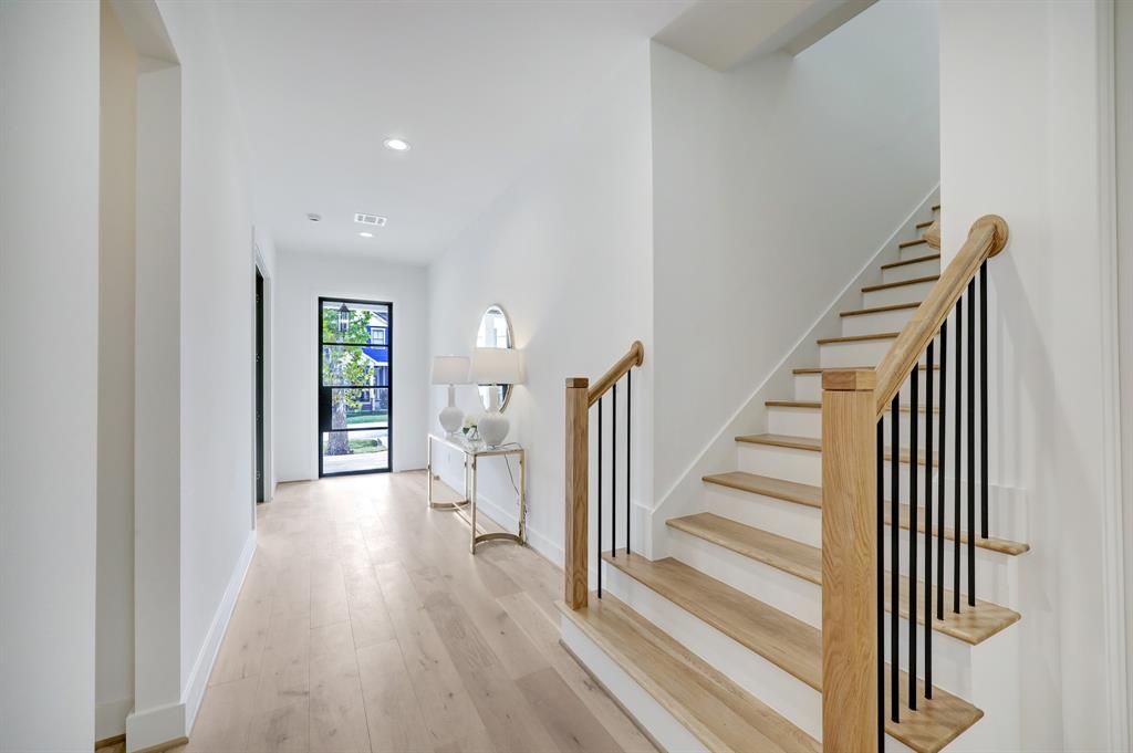 845 E 23rd