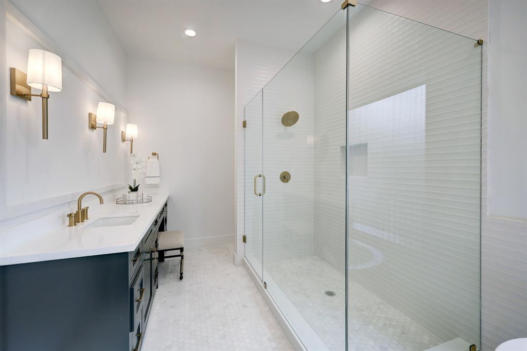 845 E 23rd