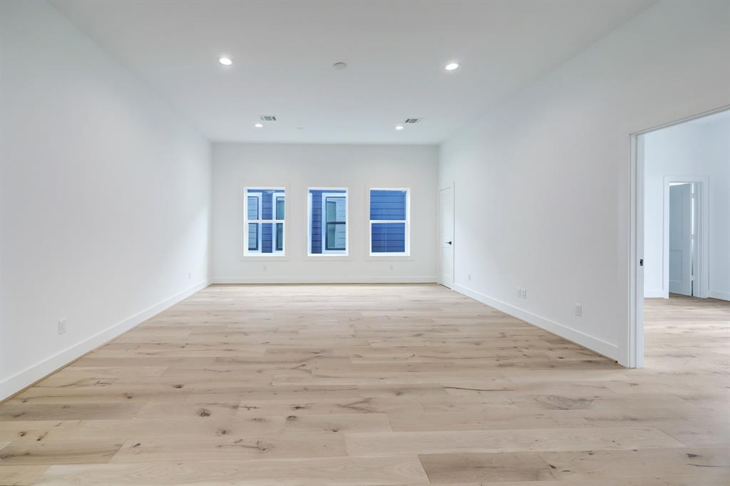 845 E 23rd