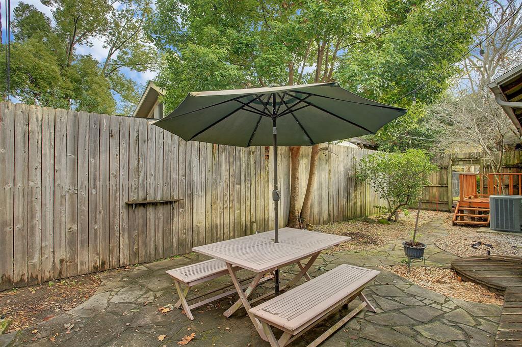 801 Le Green Street