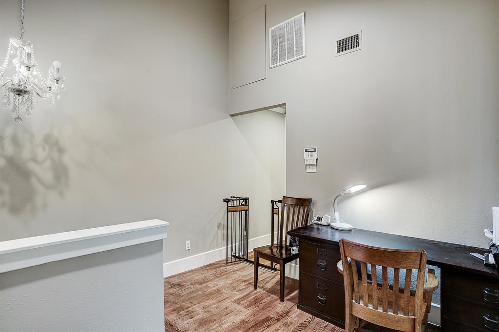 801 Le Green Street