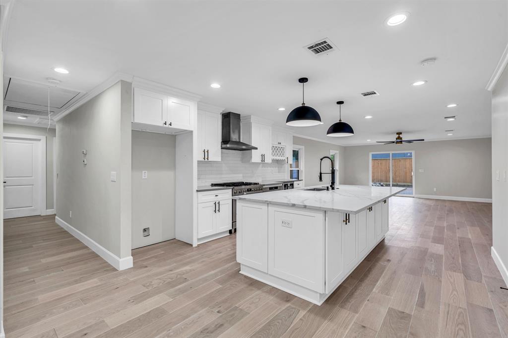 4733 Redstart Street