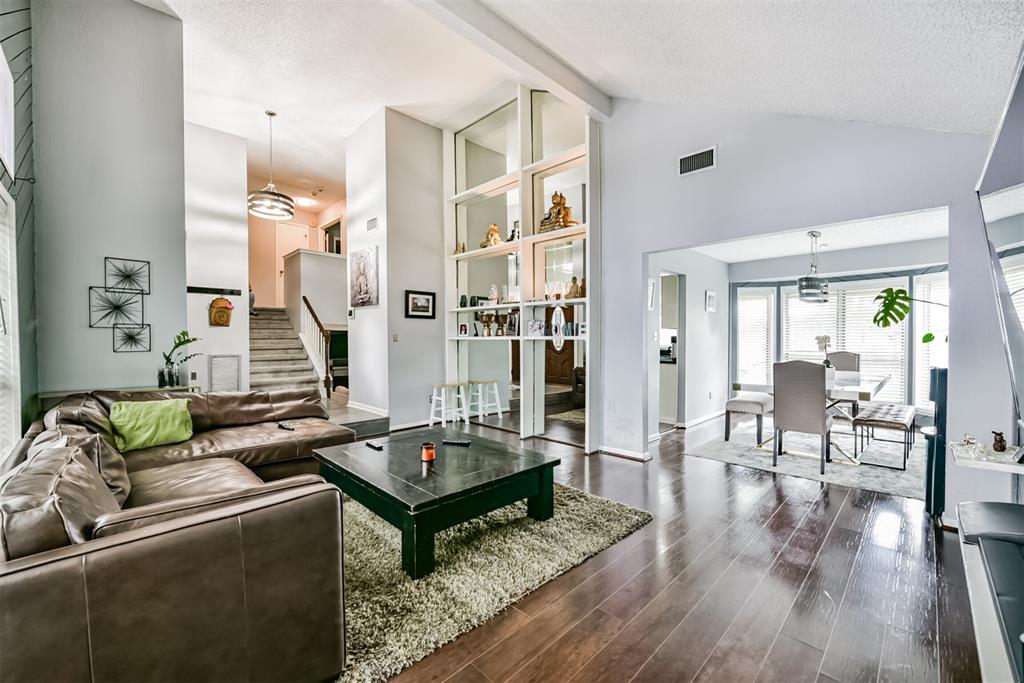 16818 Rockbend
