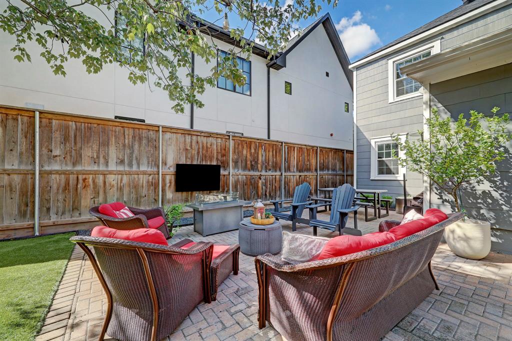 3723 University