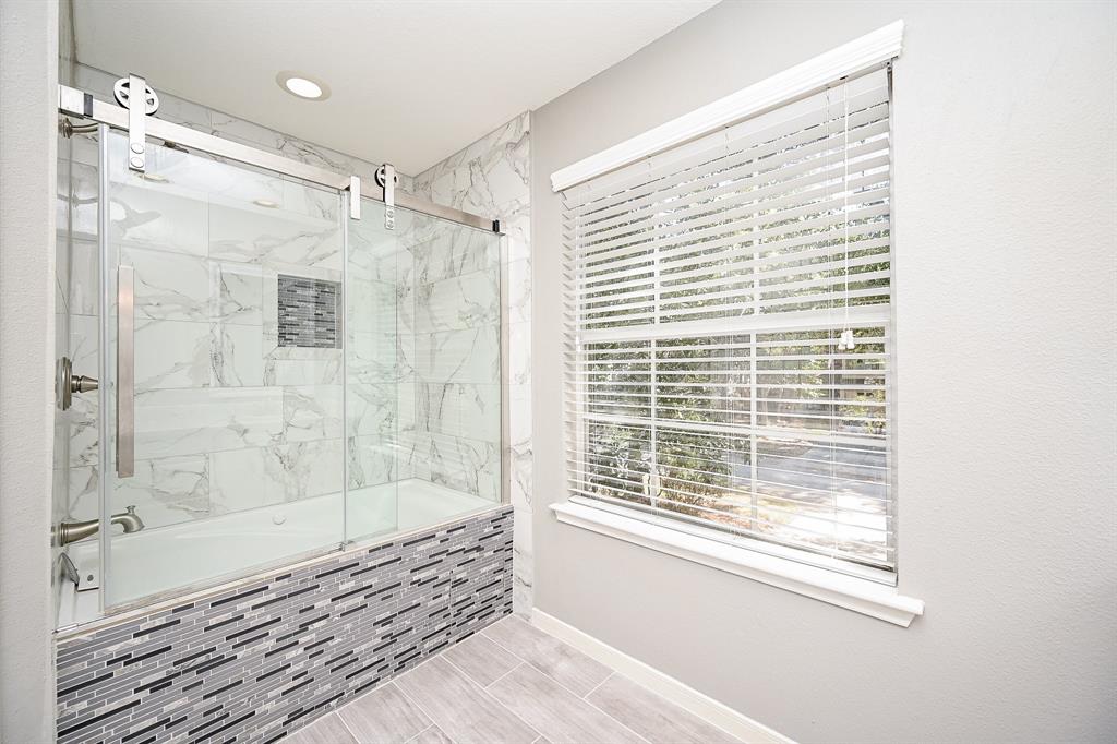 46 E Autumn Branch Circle