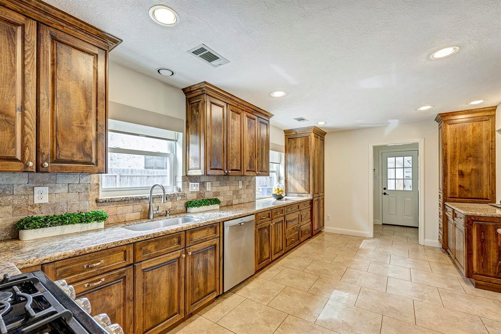 13926 Queensbury Lane