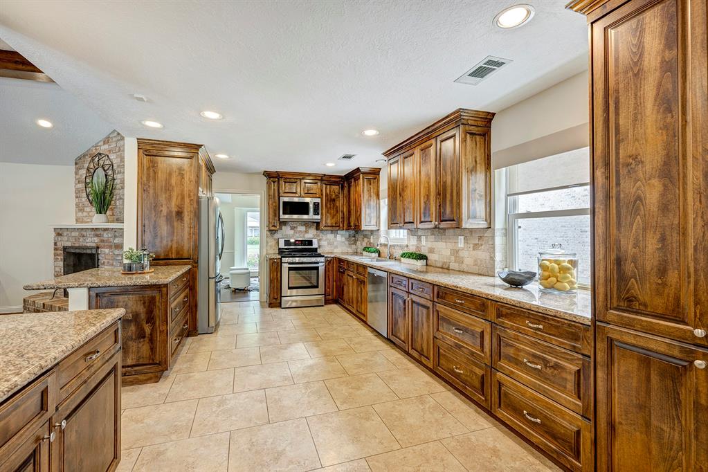 13926 Queensbury Lane