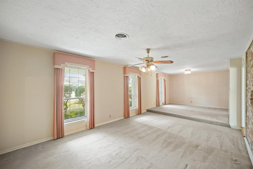 4418 Creekbend Drive