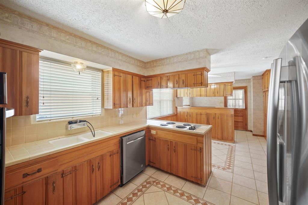 4418 Creekbend Drive
