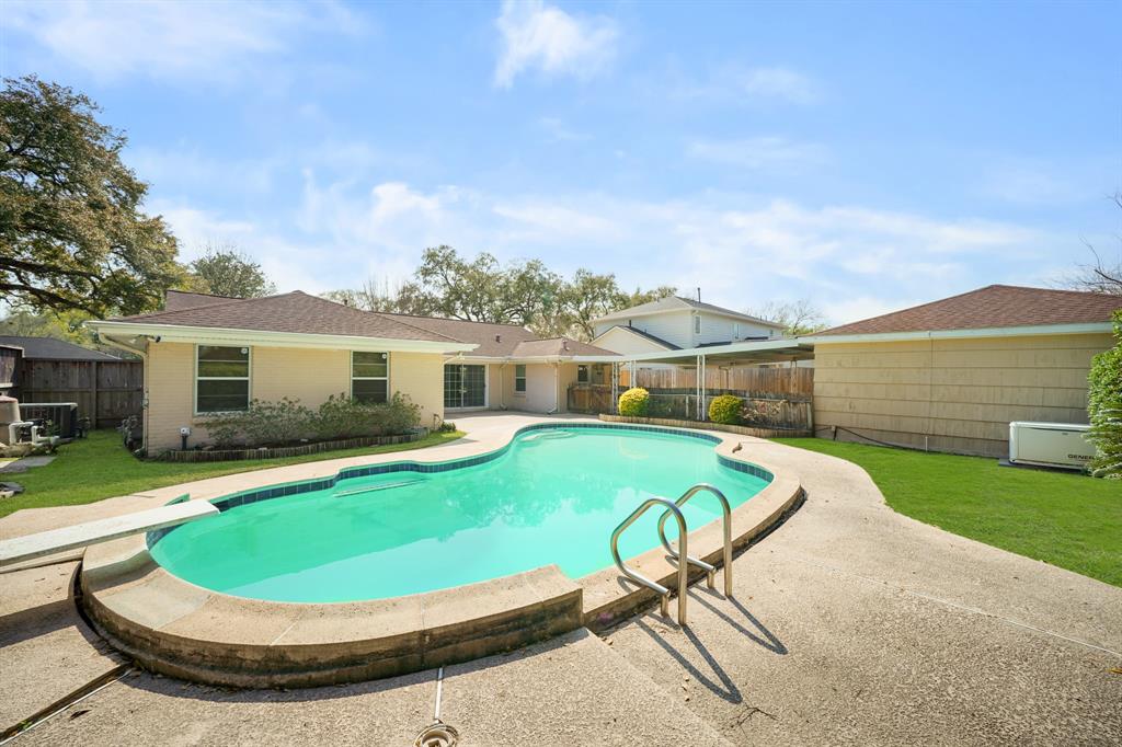 4418 Creekbend Drive
