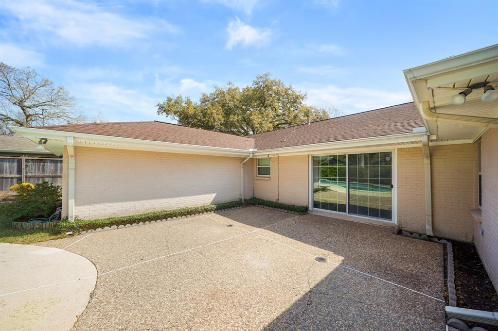 4418 Creekbend Drive