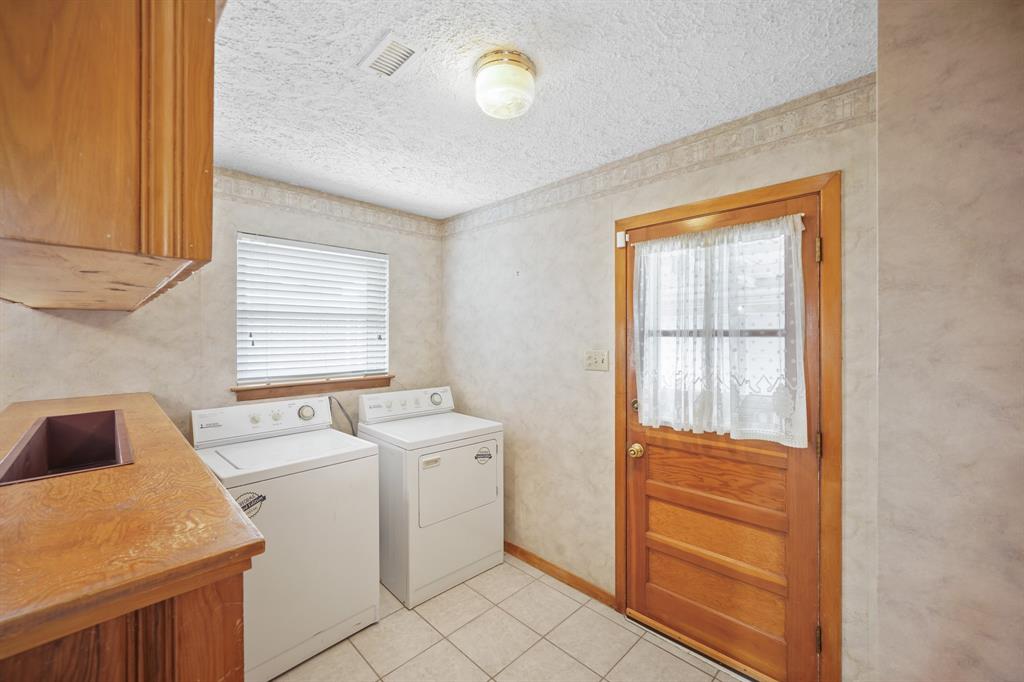 4418 Creekbend Drive