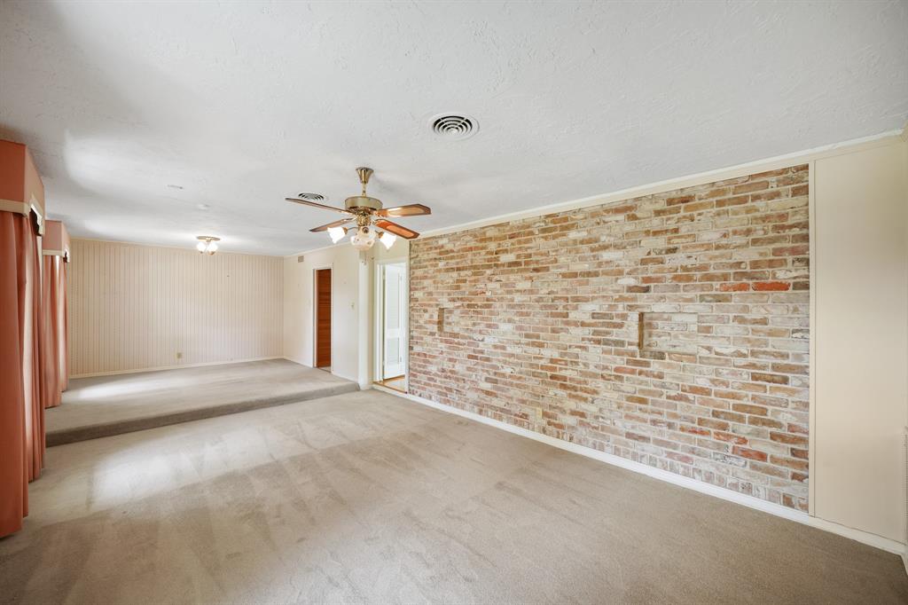 4418 Creekbend Drive