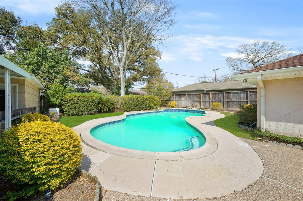 4418 Creekbend Drive