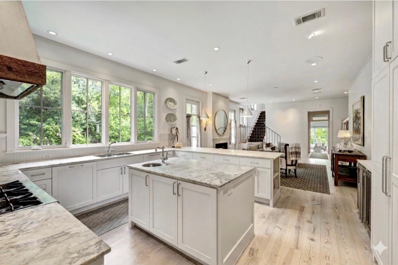 3922 Cotswold Street