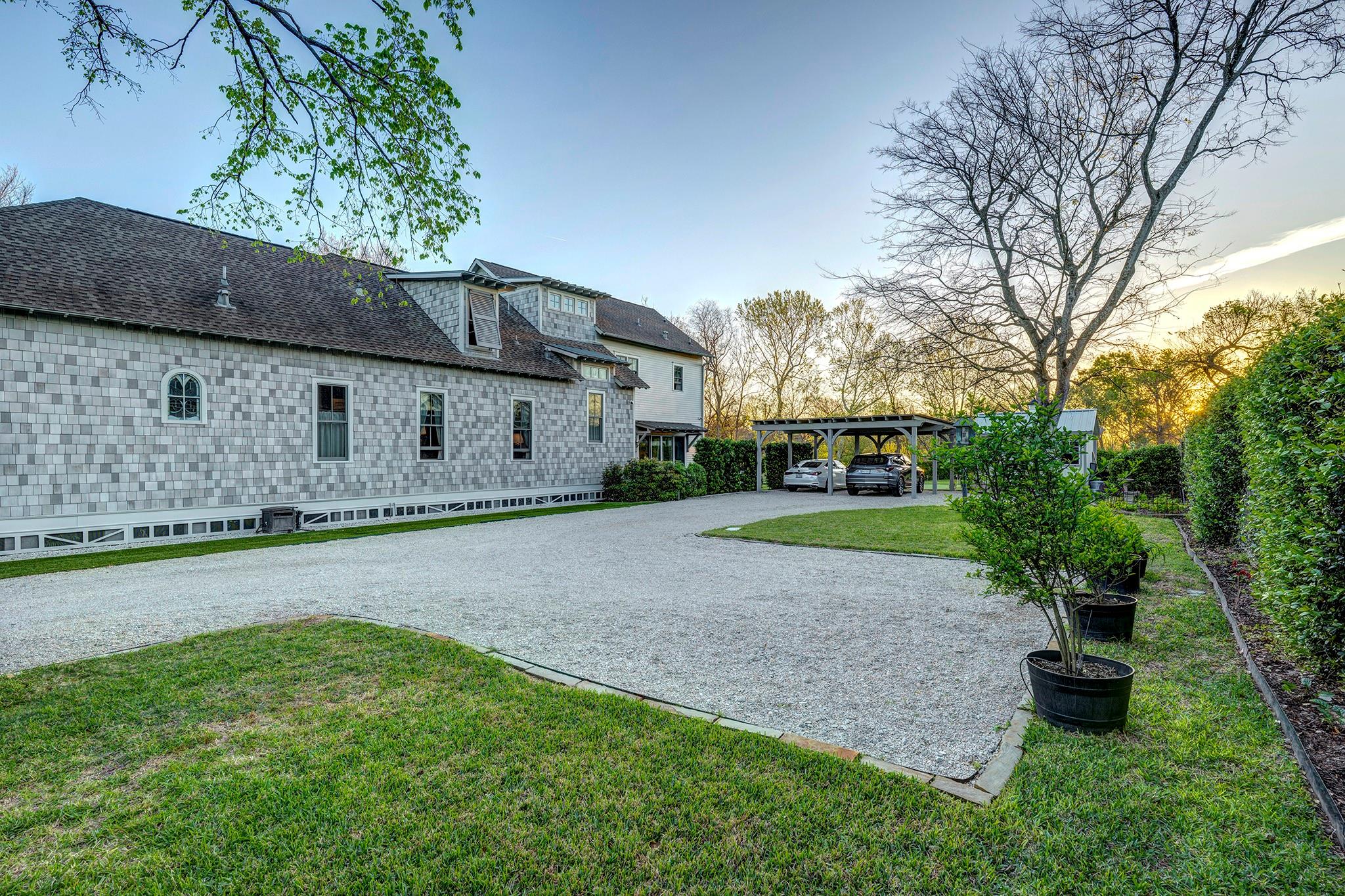 3922 Cotswold Street