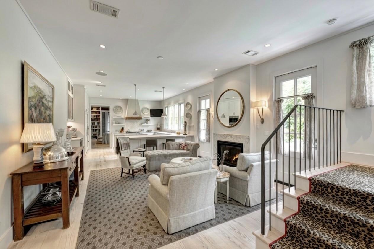 3922 Cotswold Street