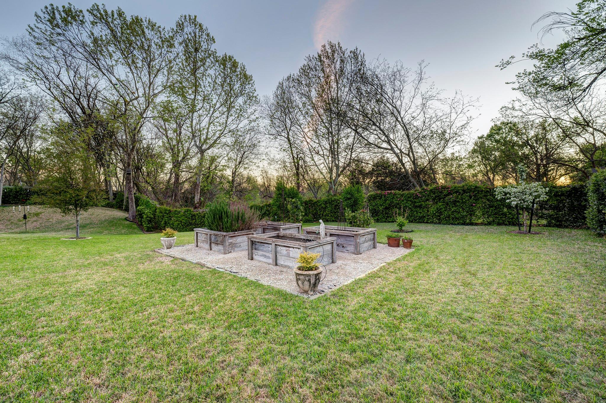 3922 Cotswold Street