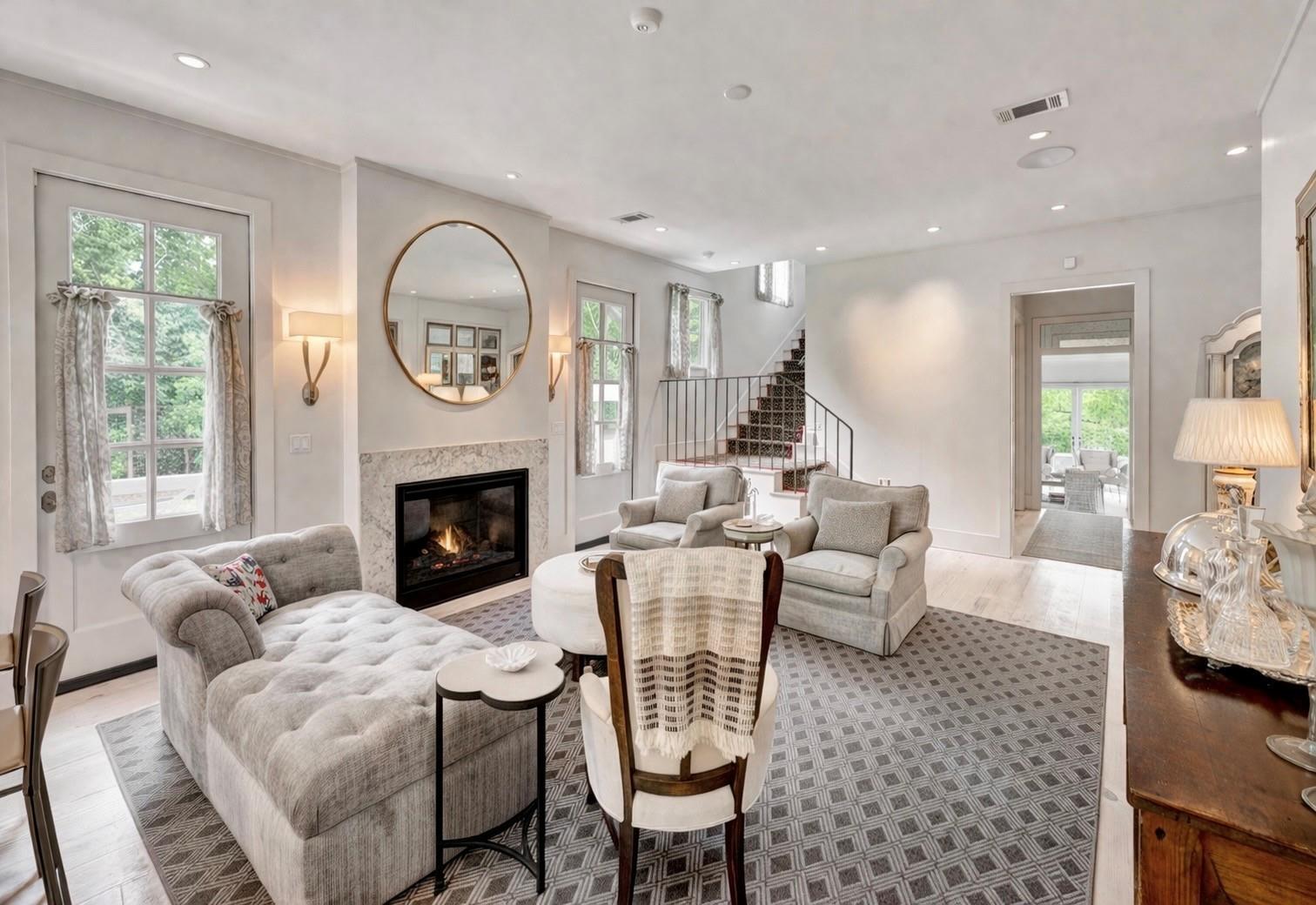 3922 Cotswold Street