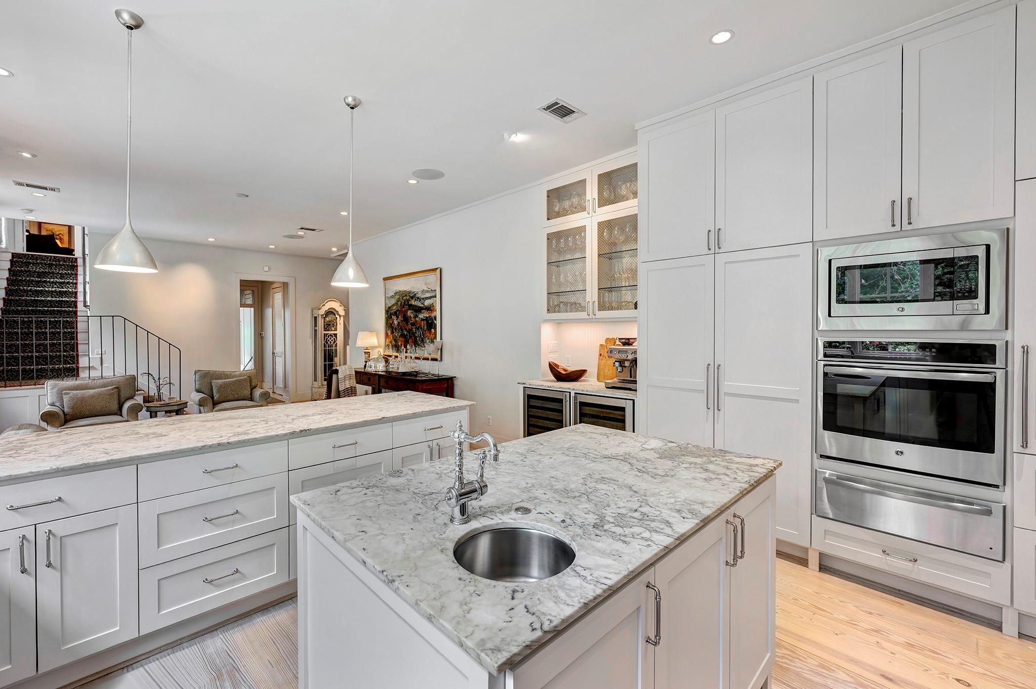 3922 Cotswold Street