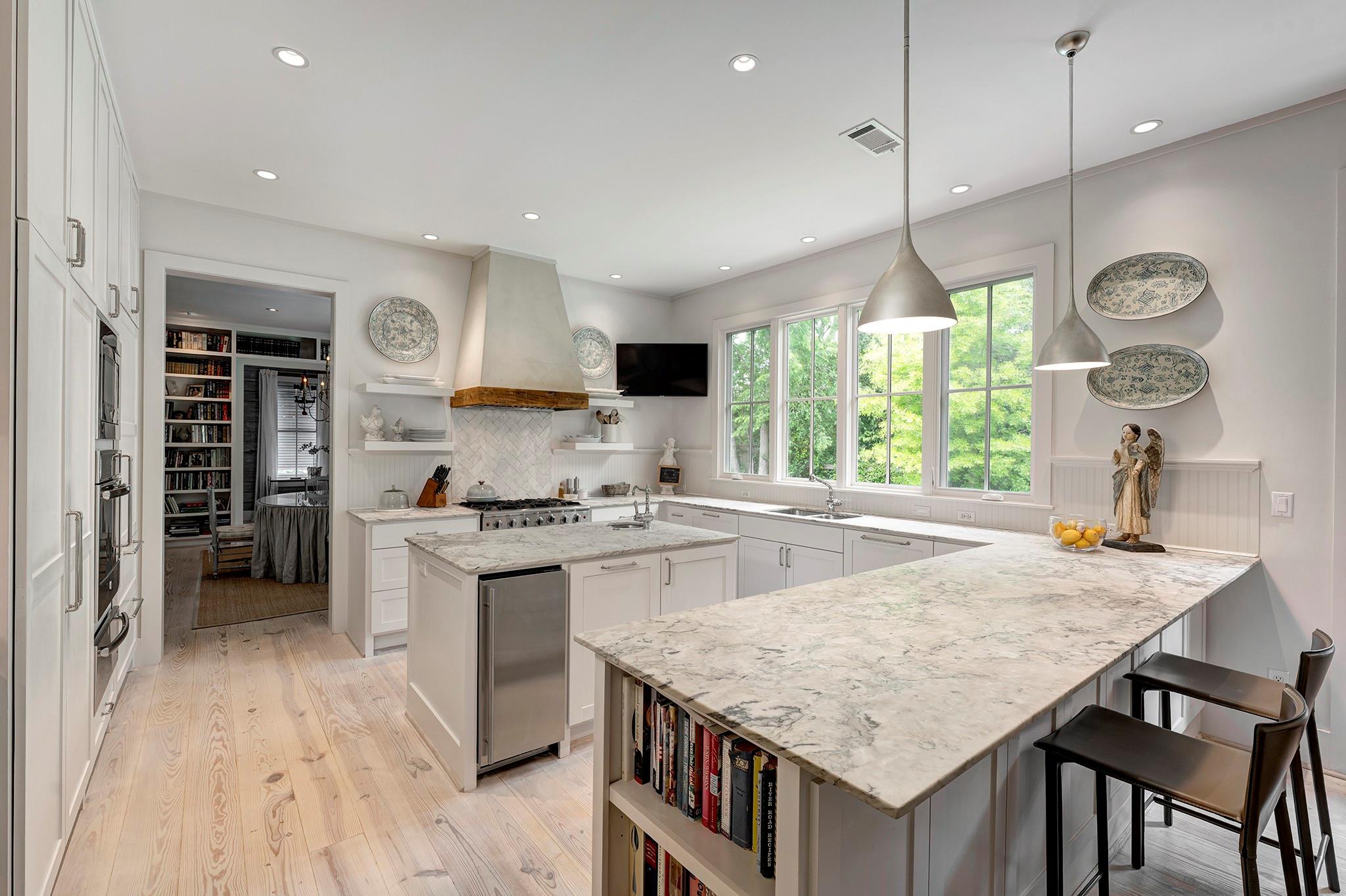 3922 Cotswold Street