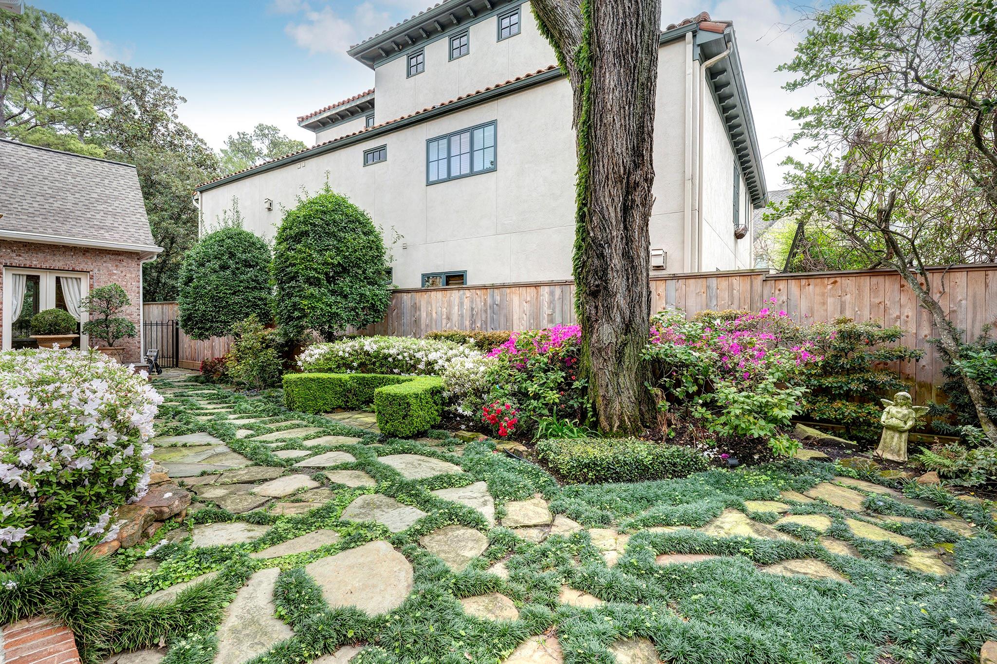 5469 Briar Drive