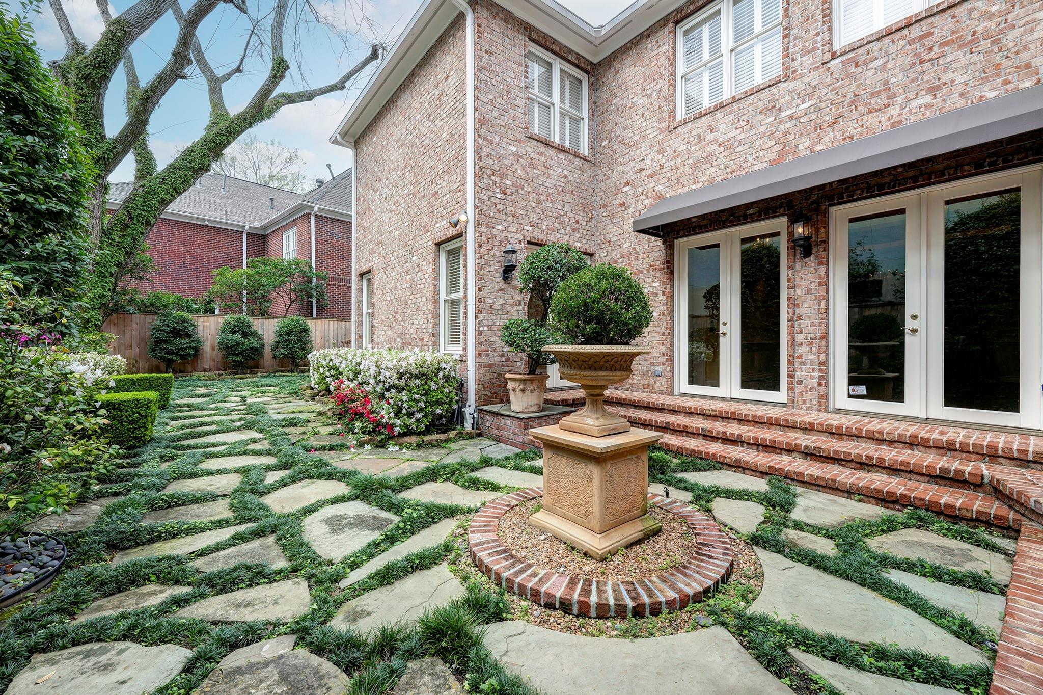 5469 Briar Drive