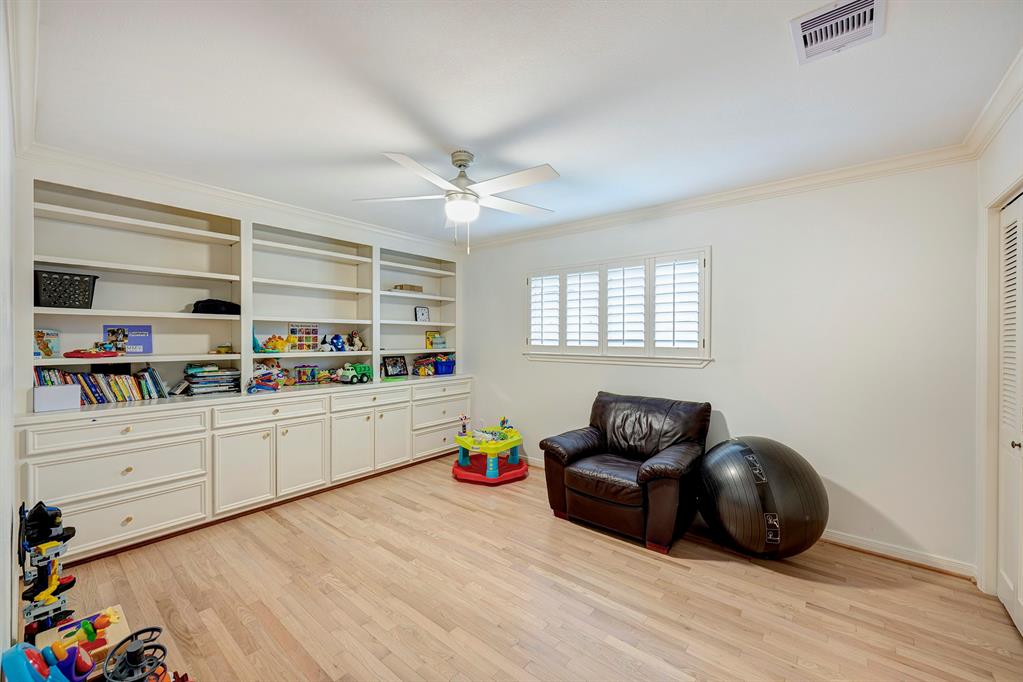 13703 Queensbury Lane