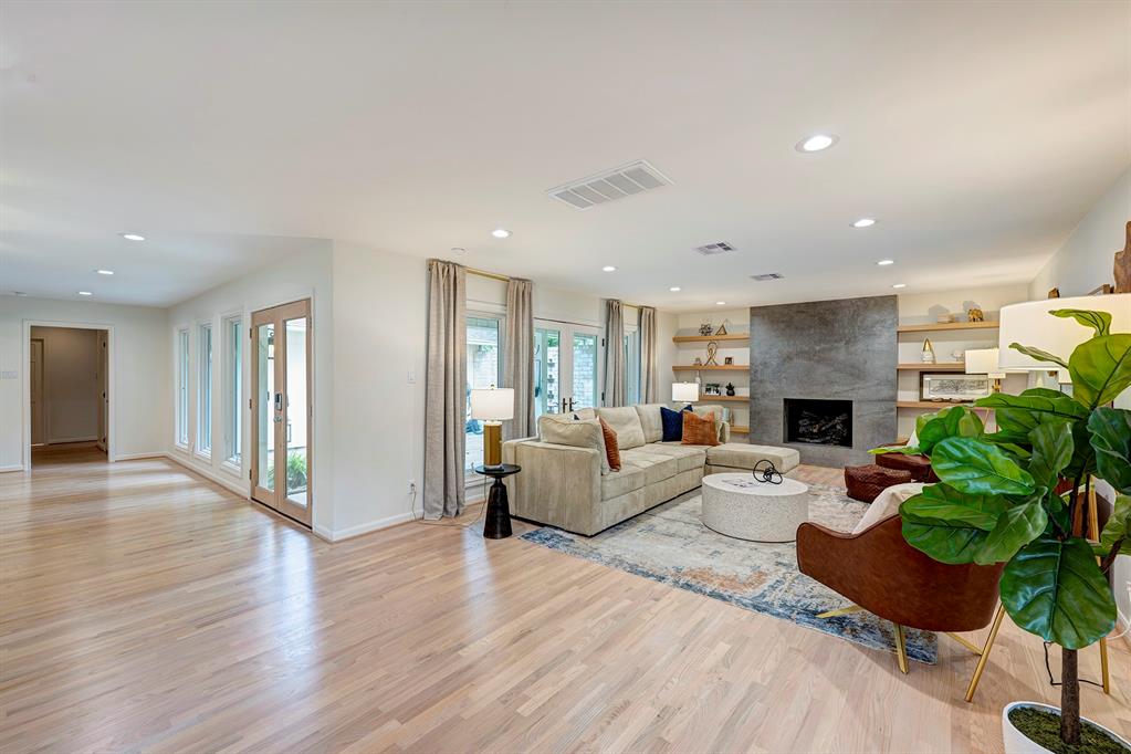 13703 Queensbury Lane