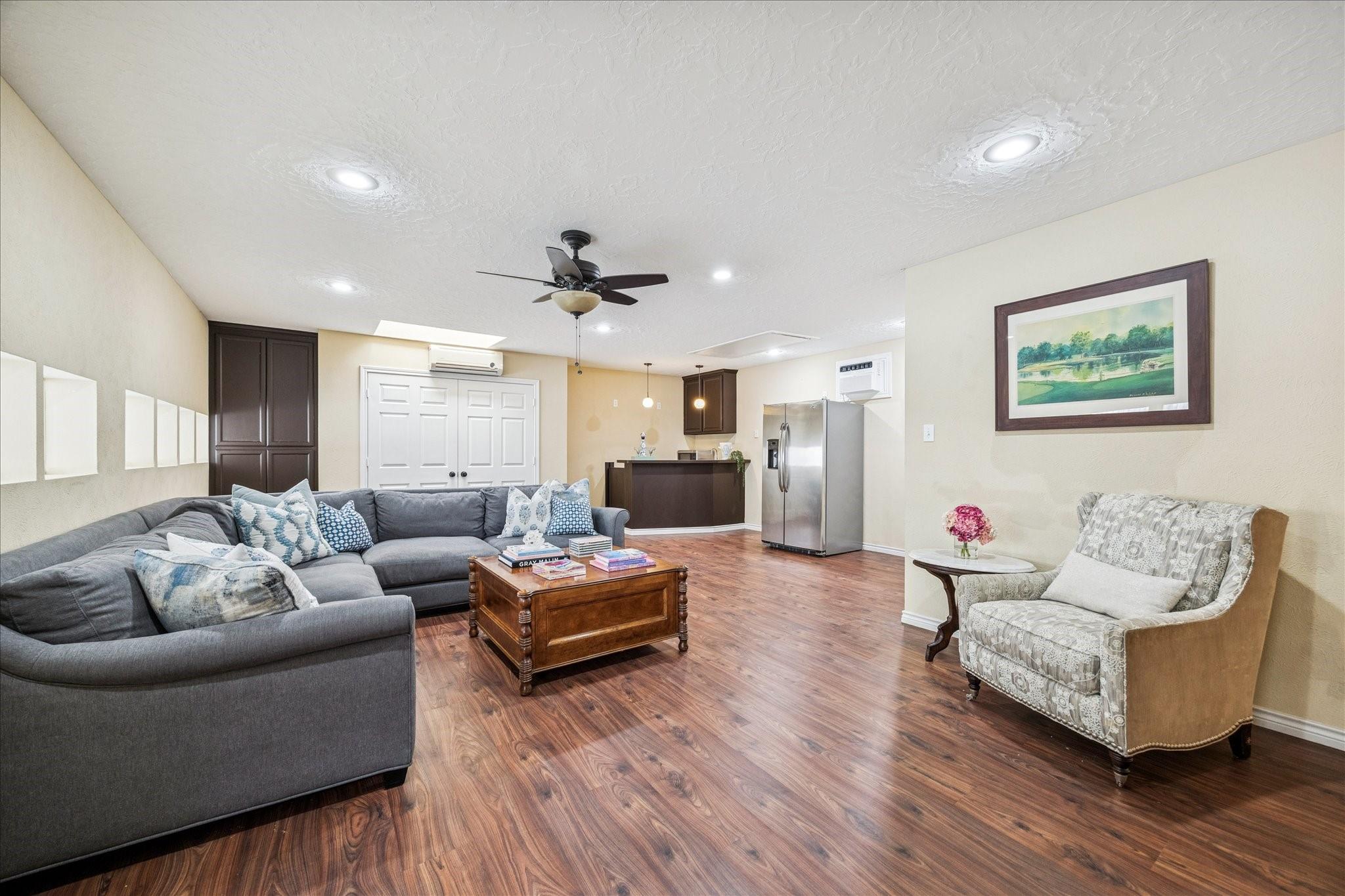 7906 Meadowbriar Lane