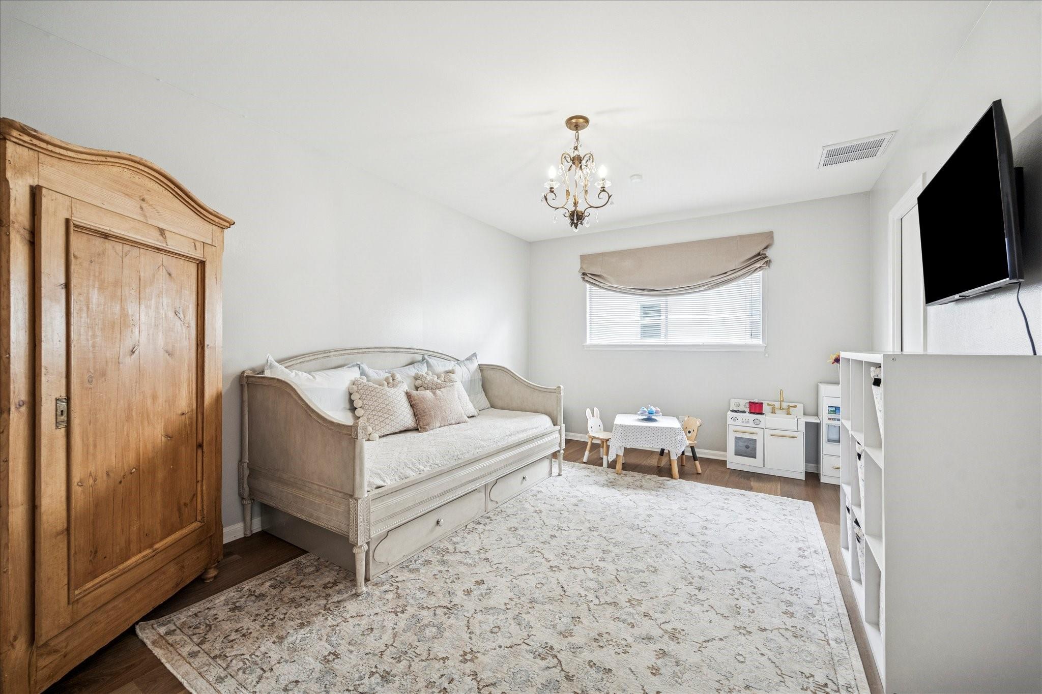 7906 Meadowbriar Lane