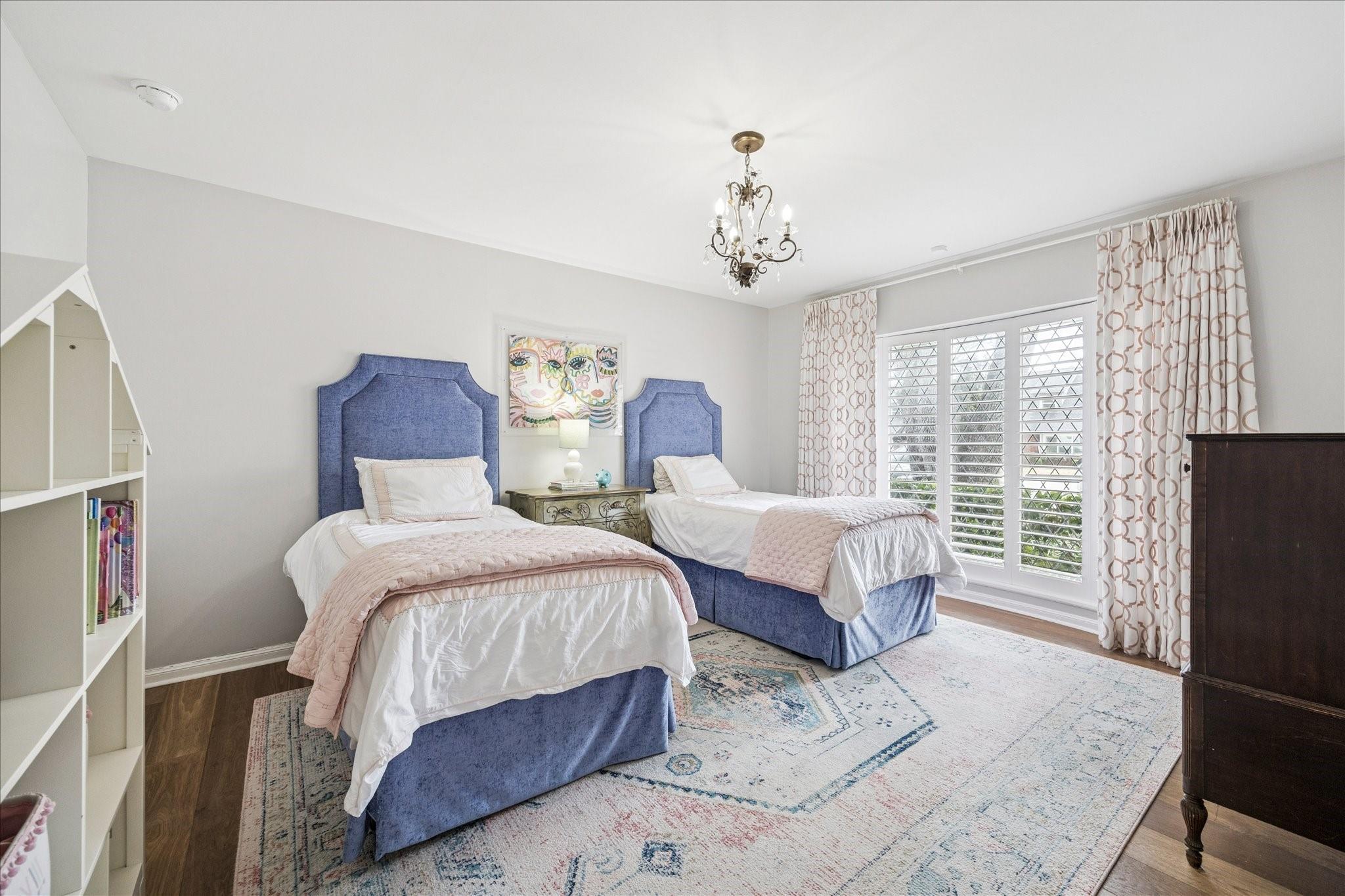 7906 Meadowbriar Lane