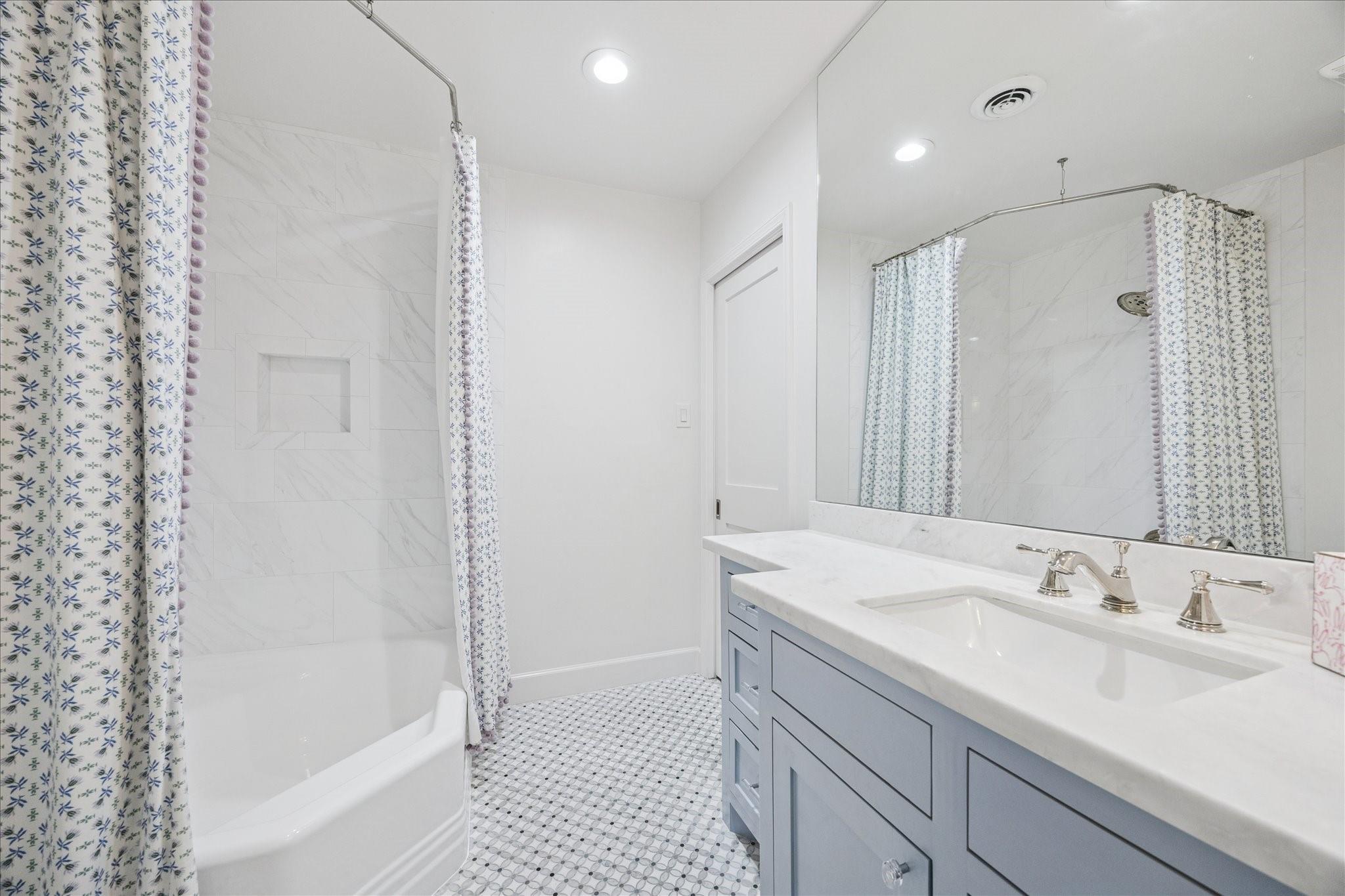 7906 Meadowbriar Lane