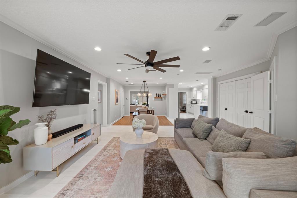 806 W 41st Street