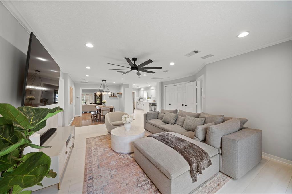 806 W 41st Street
