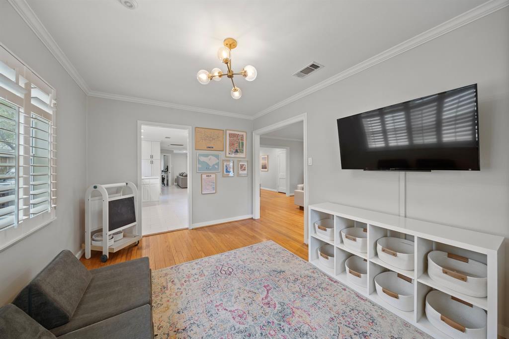 806 W 41st Street
