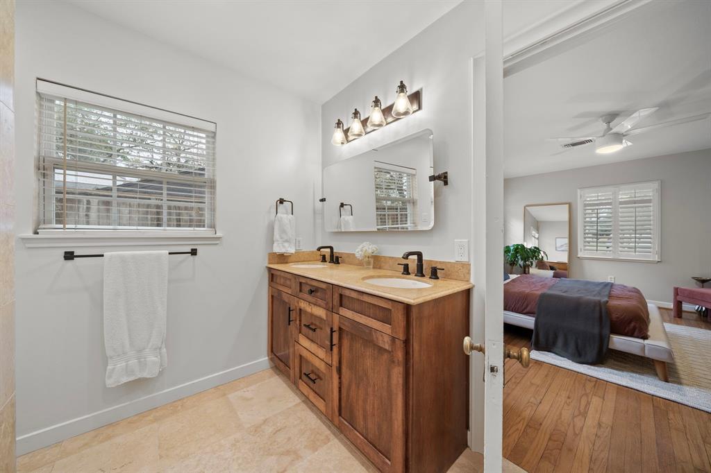 806 W 41st Street
