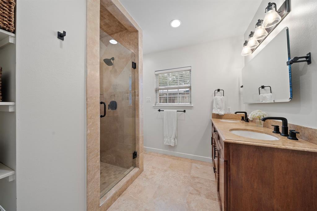 806 W 41st Street