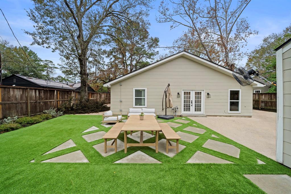 806 W 41st Street