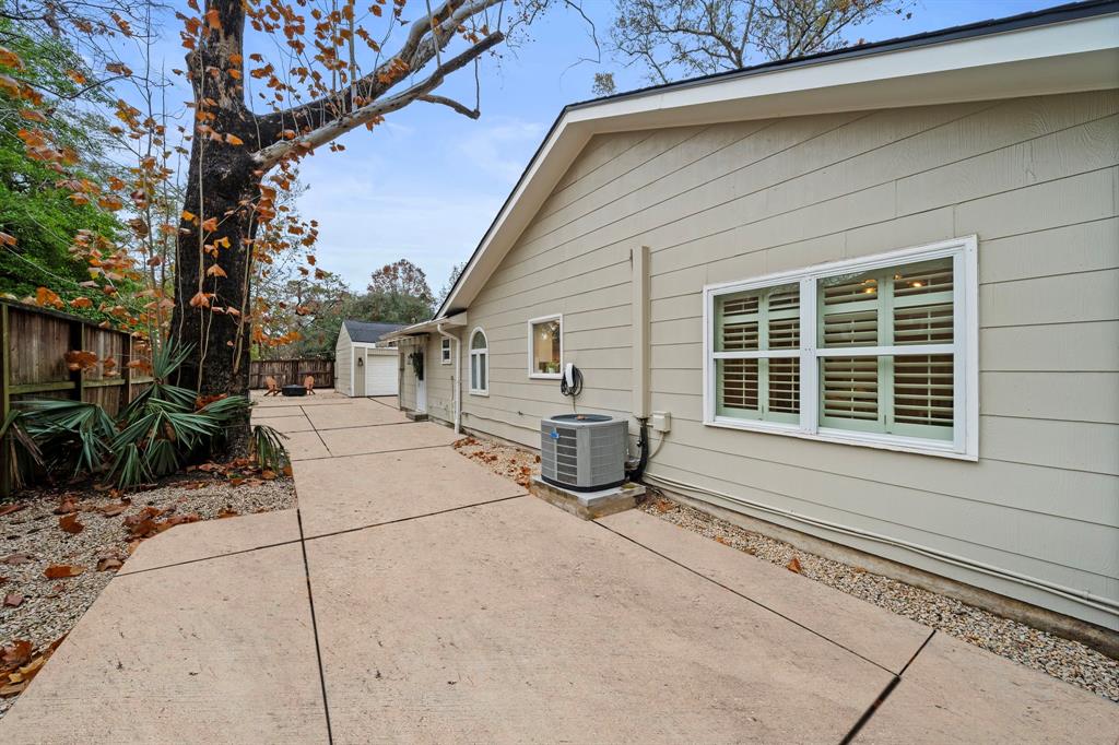 806 W 41st Street
