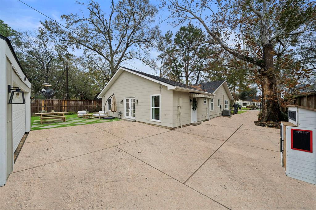 806 W 41st Street