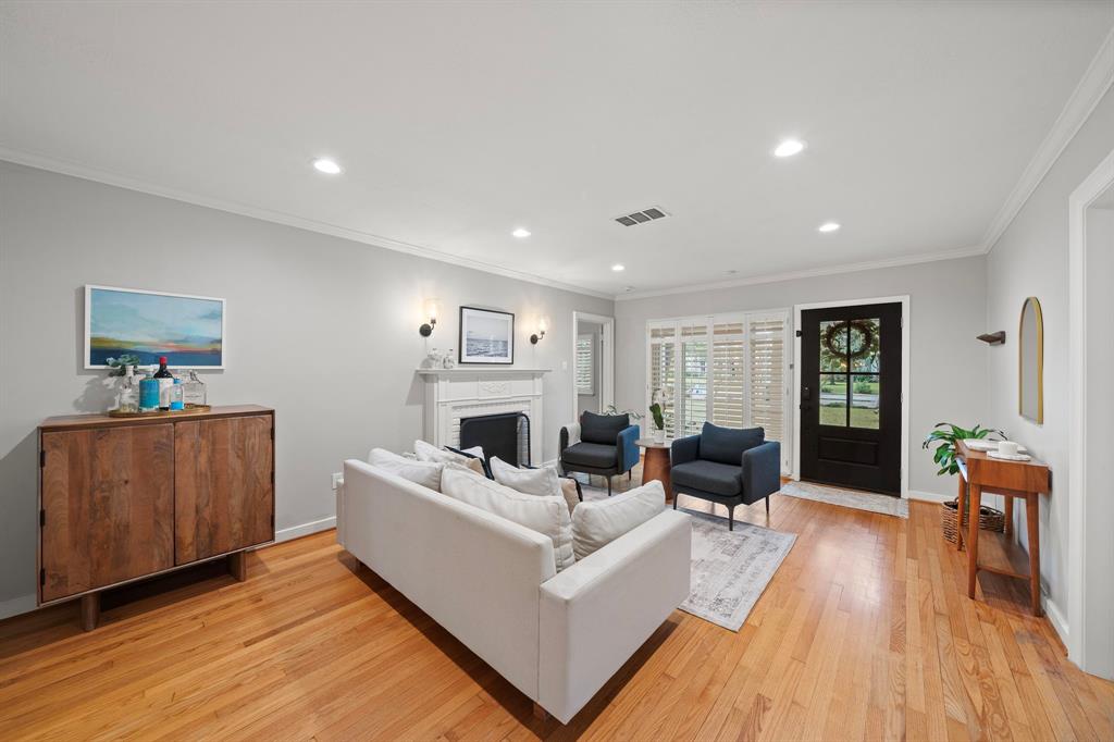 806 W 41st Street